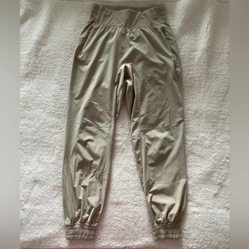 Lululemon joggers 🌿